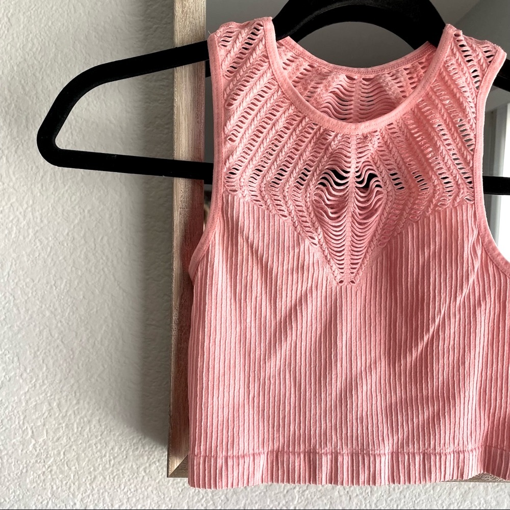 🟢3/$15 💗🆕 Pink Crop Top💗